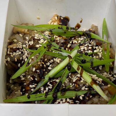 Тяхан с курицей и овощами в Роллы сумо по цене 539 ₽