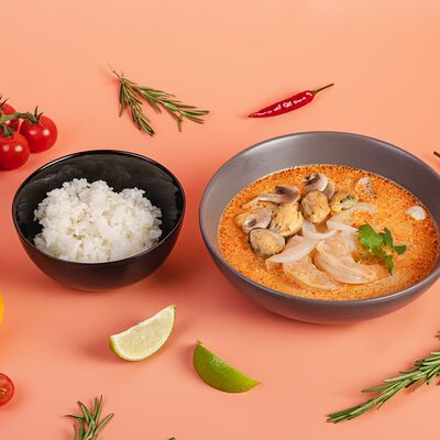 Том ям с морепродуктами в Rooooolls по цене 695 ₽