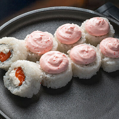 Ролл Лава с лососем в Густо & Пряно по цене 638 ₽