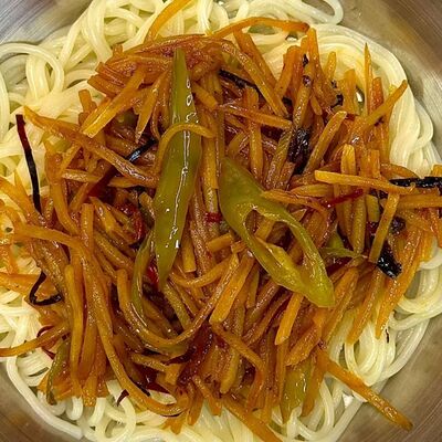 №92 Лапша с жареным картофелем в кисло-остром соусев Malatan Gong Qilin Tea по цене 700 ₽