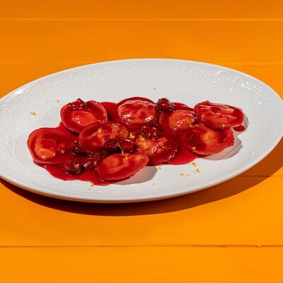 Равиоли с рикоттой и вишней в Сорренто by Novikov по цене 420 ₽