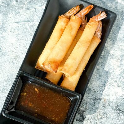 Креветки, обжаренные в тесте фило с соусом Чили в Food market skolkovo по цене 520 ₽