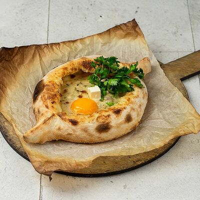 Хачапури сливочный с курицей и кинзой в Рестомаркет Китчен по цене 450 ₽