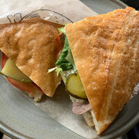 Сэндвич с ростбифом в Extrovert