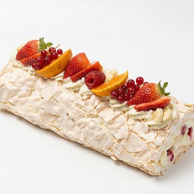 Рулет меренговый с надписью С Новым годомв Mosdesserts по цене 4200 ₽