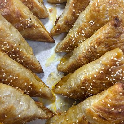 Самса с курицей в Просто вкусно по цене 200 ₽