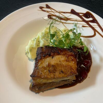 Рёбра свиные с картофелем в Luxury по цене 550 ₽