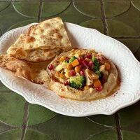 Хумус с печёными овощами в Двор Помидор