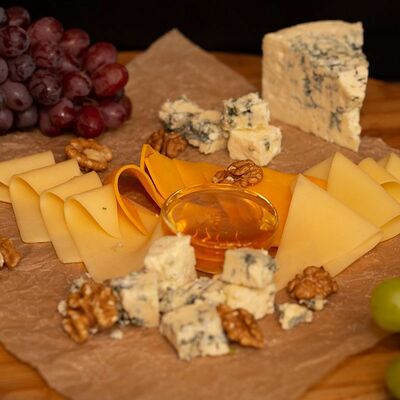 Сырная тарелка в 5 уровень по цене 1100 ₽