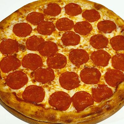 Пицца Пеперони в Добрая кухня по цене 699 ₽