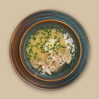 Куриный бульон с лапшой в Любим сытно по цене 420 ₽