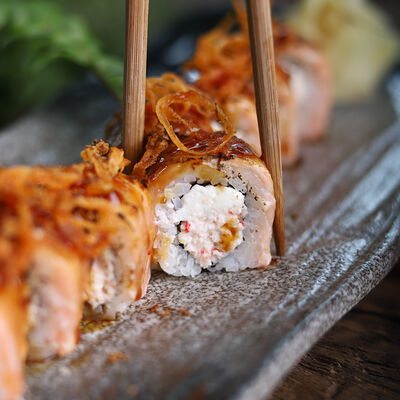 Лосось, краб и груша дичка в Zuka по цене 1400 ₽