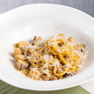 Спагетти с белыми грибами в М2 Органик Клуб Сокол по цене 1240 ₽