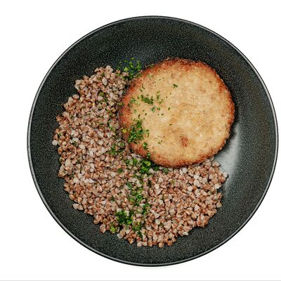 Куриная котлета с гречкойв Мистер лим по цене 390 ₽
