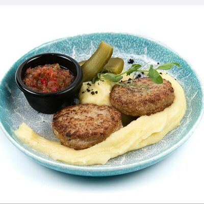 Куриные котлетки с пюре и кетчупом в Vibes Cafe по цене 650 ₽