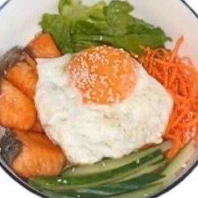 Бибимбап с лососемв VietQuan по цене 580 ₽