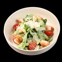 Цезарь с креветками в Beer & Fire Grill