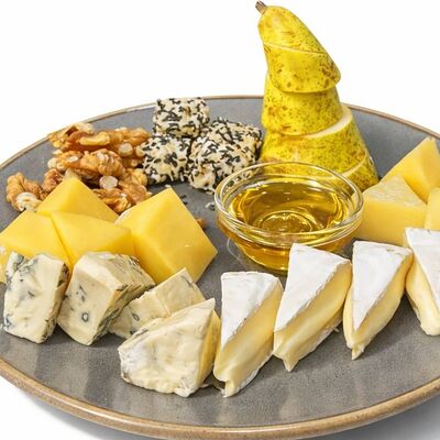 Сырная тарелка в Пилот по цене 1300 ₽