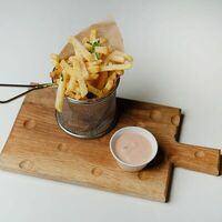 Картофель фри с пармезаном и трюфельным маслом в Harbor