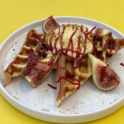 Сладкая вафля в Zanoza Open Bar по цене 650 ₽