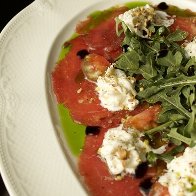 Карпаччо из говядины в Опера по цене 1615 ₽