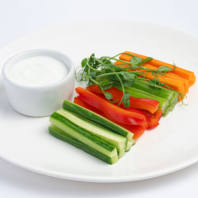 Овощные палочки с йогуртом в Udcкафе Upside Down Cake по цене 380 ₽