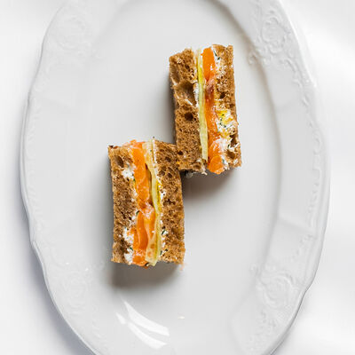 Бутерброд с лососем и огурцом в Niki по цене 1450 ₽