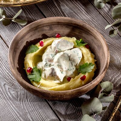 Картофельное пюре с курицей в сливочном соусе в Хинкальная лавка по цене 580 ₽