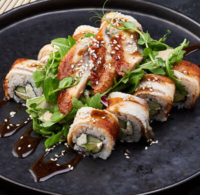 Ролл-салат Росу драгон с сашими из угря в Mojo по цене 730