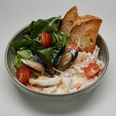 Д Теплый салат с морепродуктами в Цех этого города по цене 579 ₽