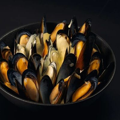 Мидии в соусе чеддер в Мидийный рай по цене 1390 ₽