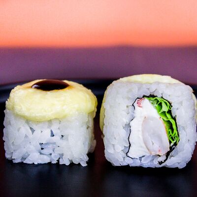 Сырный с креветкой в SushiShark по цене 429 ₽