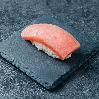 Нигири с тунцом в Rolls Bar по цене 178 ₽