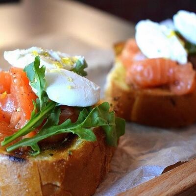 Брускетта с лососем в Romero steak по цене 750 ₽