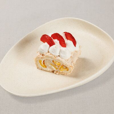 Меренговый рулет в Мука и Фартук по цене 384 ₽