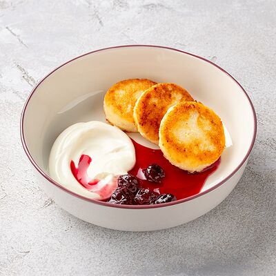  Сырники со сметаной и вареньем на выбор в Шоколадница по цене 450 ₽