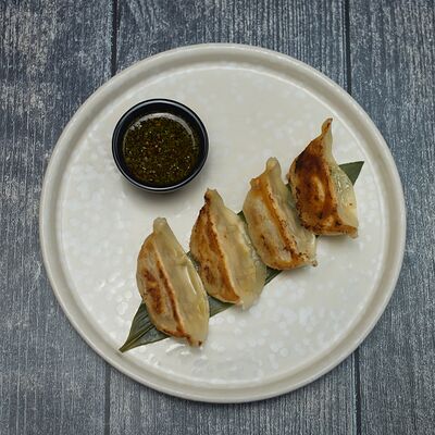 Гёдза с уткой в Is Ku Sushi Ramen Bar по цене 650 ₽