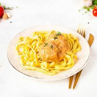 Биточки мясные с итальянской пастой в У Палыча. С пылу, с жару!