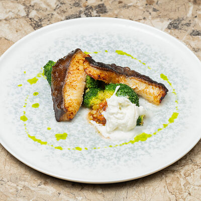 Черная треска с брокколи в Чизерия Восточный по цене 1600 ₽