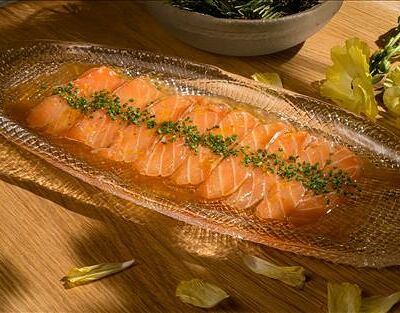 Карпаччо из лосося в Omela по цене 1350 ₽