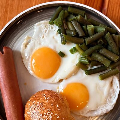 Английский завтрак с сосисками в LEMONADE по цене 299 ₽