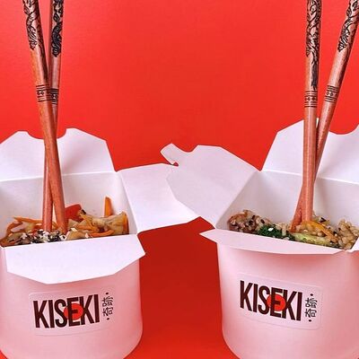 Wok Лапша рисовая с курицей карри в Kiseki по цене 560 ₽