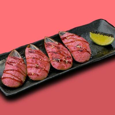 Запеченные Мидии в ракушках под фирменным соусом в О! Суши по цене 950 ₽