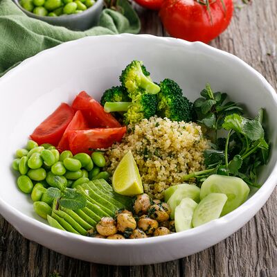 Зеленый салат с брокколи и авокадо в Баклажан в ТЦ 