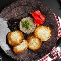Пате из печени цыпленка с карамелизированным луком в Гастробар Б&Б