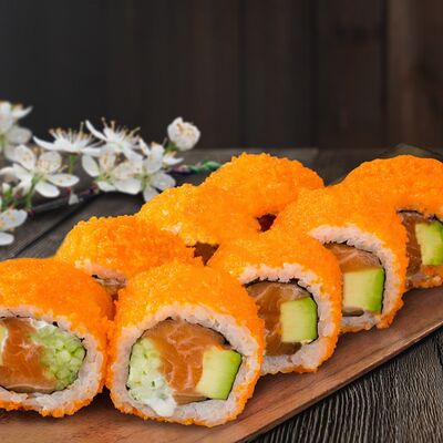Калифорния с лососем в Вкусные Суши Premium по цене 659