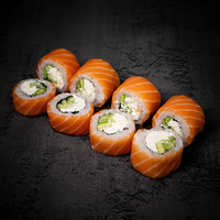 Ролл Филадельфия с лососем в In Tasty