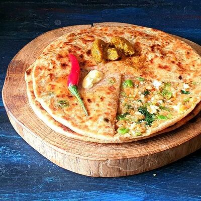 Овощная паратха mix veg paratha в Curry Индийская кухня по цене 350 ₽