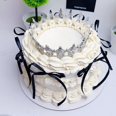 Торт на 2,5 кг я серебряной короной и блесткамив Кондитерская VO по цене 10000 ₽