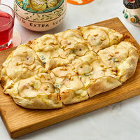 Медовая груша и горгонзола piccolo в Osteria Dolce